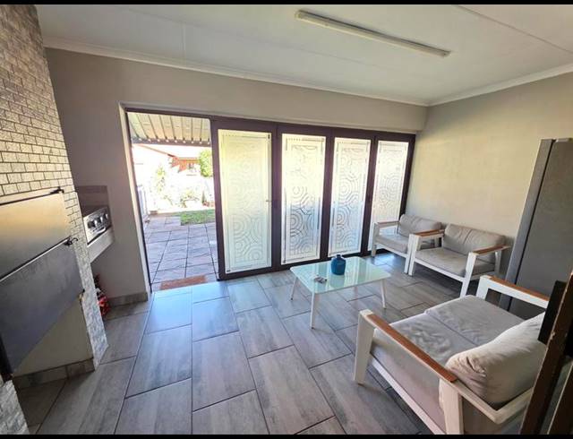 4 BEDROOM HOUSE FOR SALE IN MISTY BAY